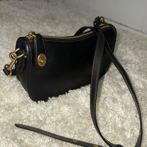 Coach Womens The Coach Originals Glovetanned Leather Swinger 20